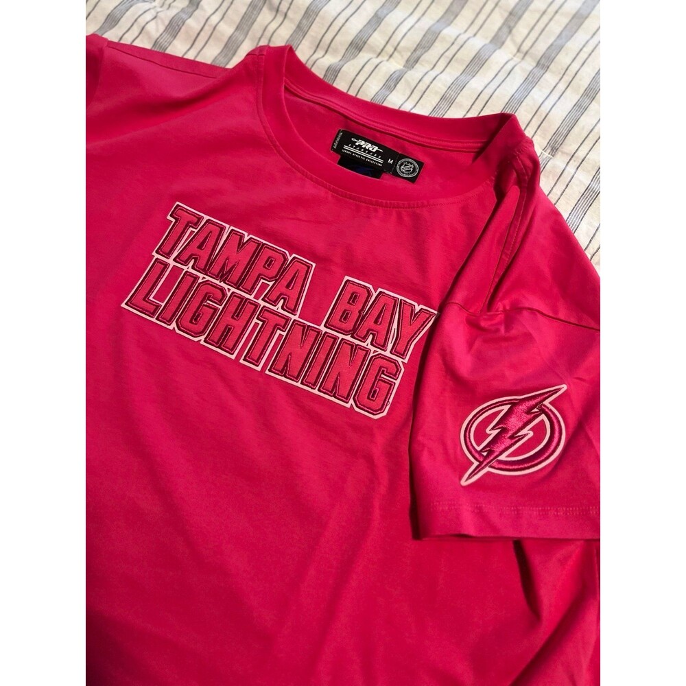 Tampa Bay Lightning NHL Hockey Pink Embroidered Crop TeeShirt Women’s M NWOT!